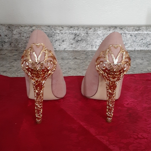 Heels - Picture 2 of 5